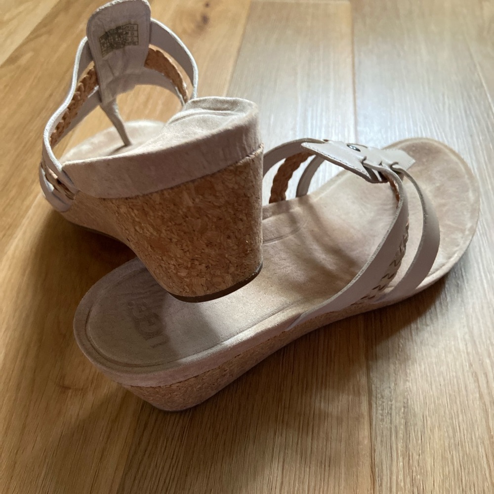 UGG Women's 9 M Cream Tan 2 1/2” Heel Cork Platform Sandals Shoes - Picture 4 of 7